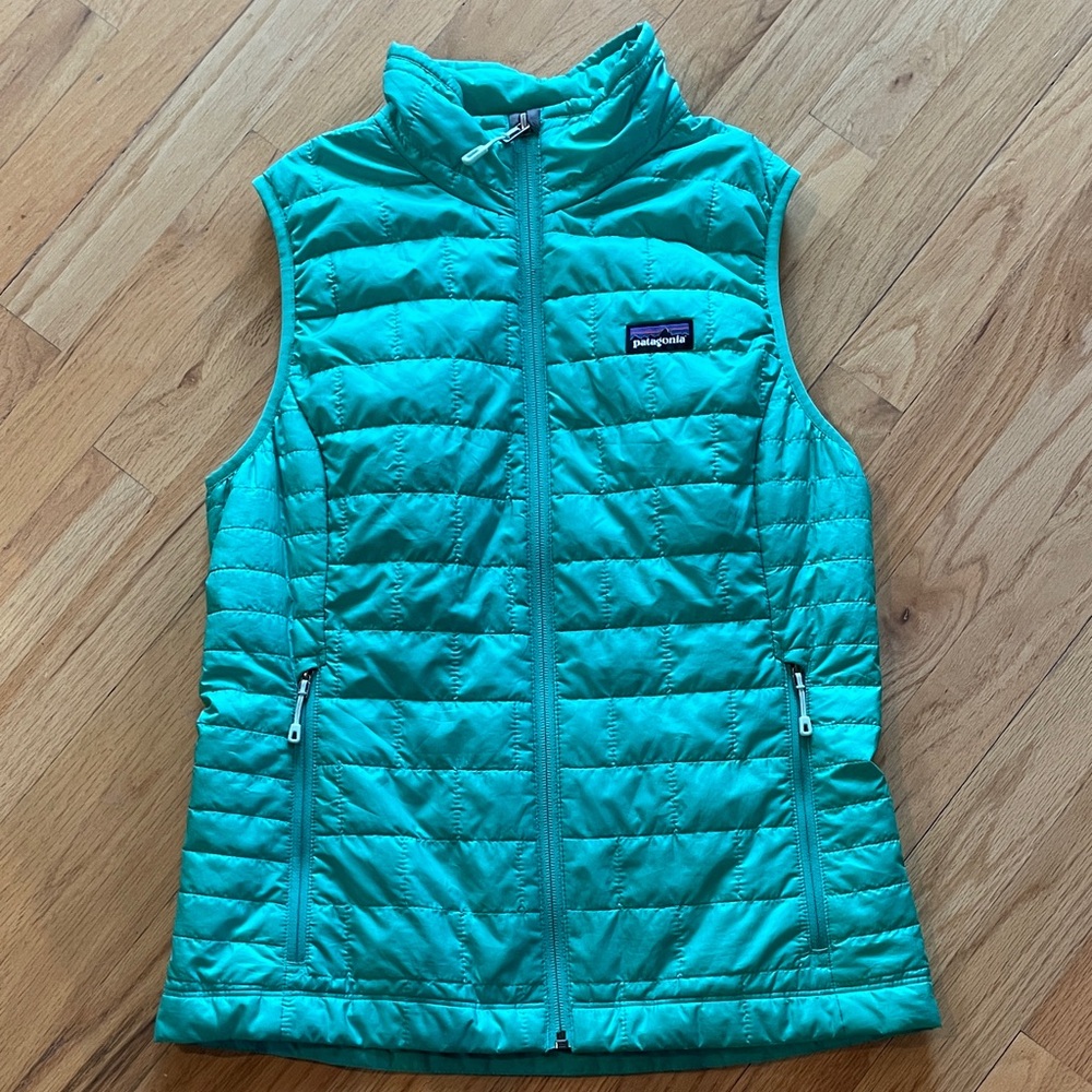 Patagonia light green micro puff primaloft vest small